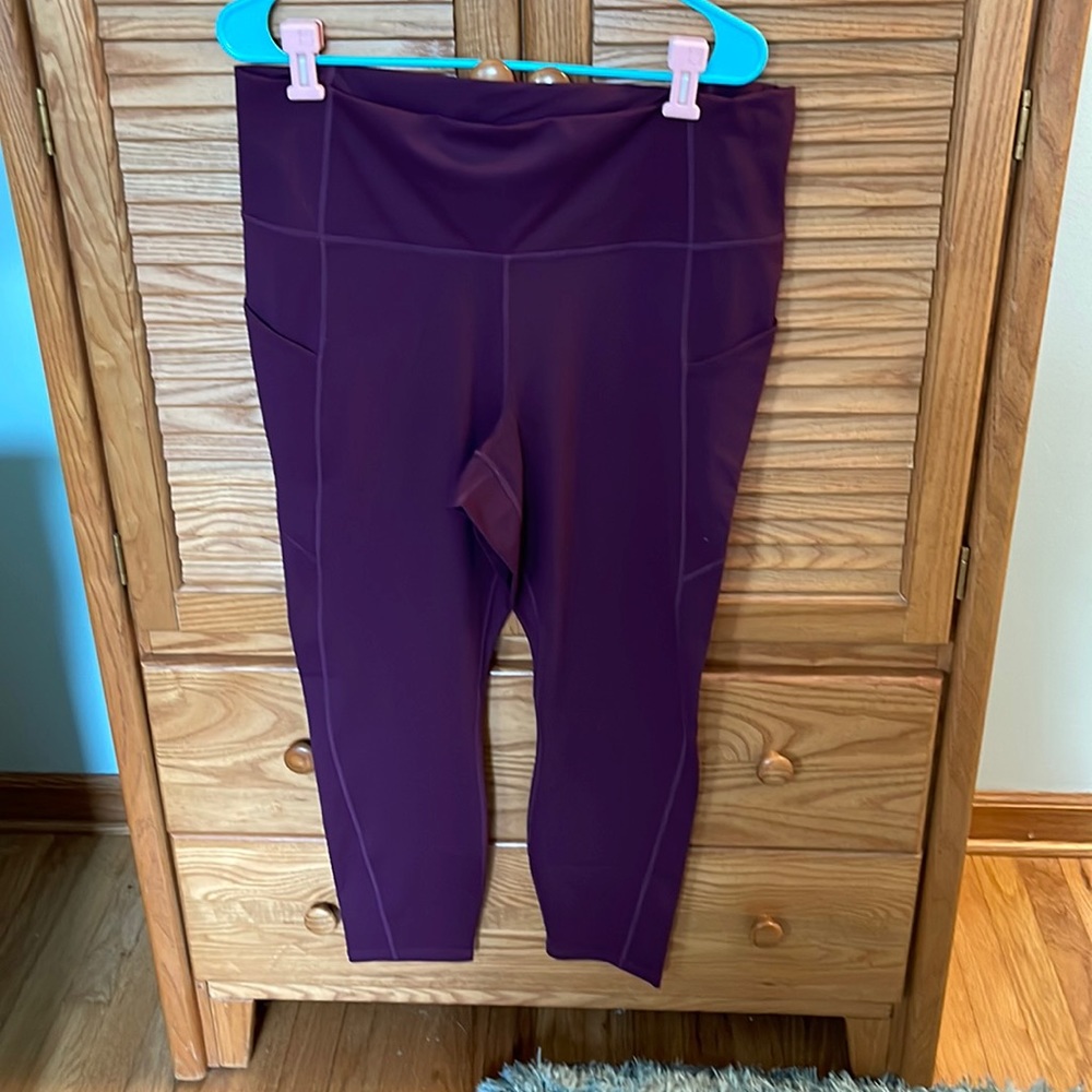 Fabletics maroon 7/8 oasis leggings size 1X
